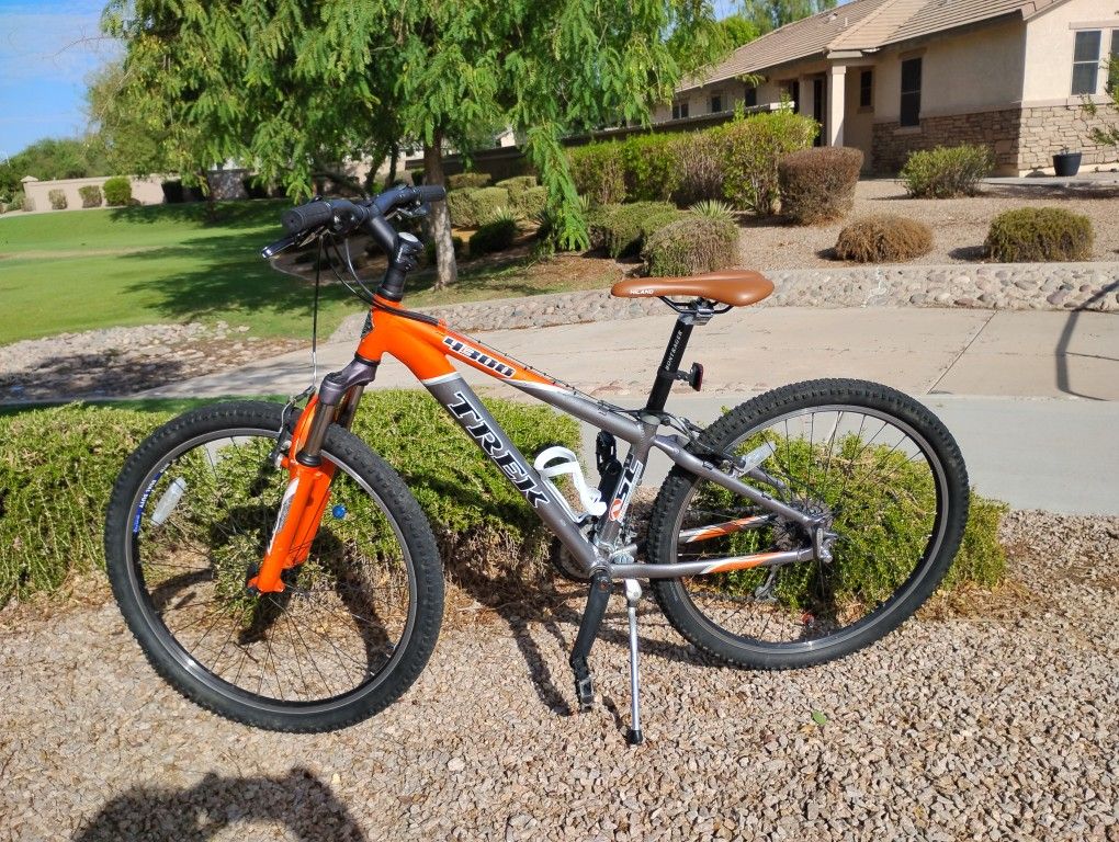 Trek 4300 Mountain Bike Good Shape