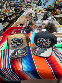 Lindas gorras de barios estados ($17) cada una 12031estone Bllvd Norwalk CA