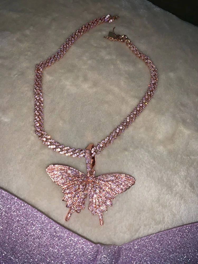 Rose gold butterfly Cuban necklace 💫