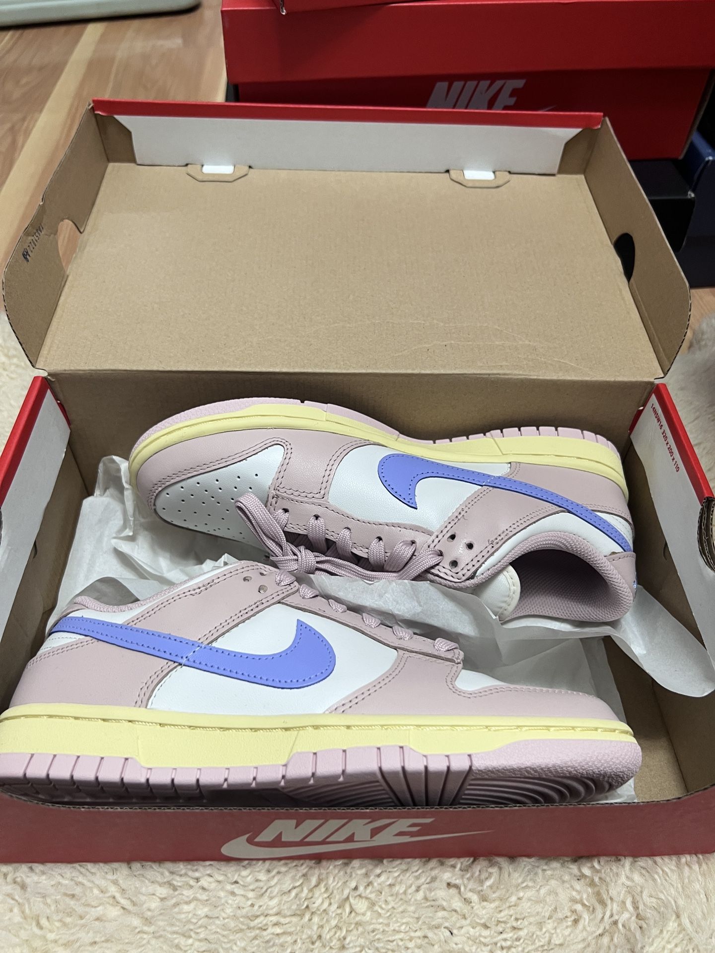 Nike Dunk Low. Mens 7.5