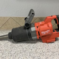 Milwaukee 2869-20 M18 FUEL 18V Lithium-Ion Brushless Cordless 1 in. Impact Wrench with D-Handle (Tool-Only)