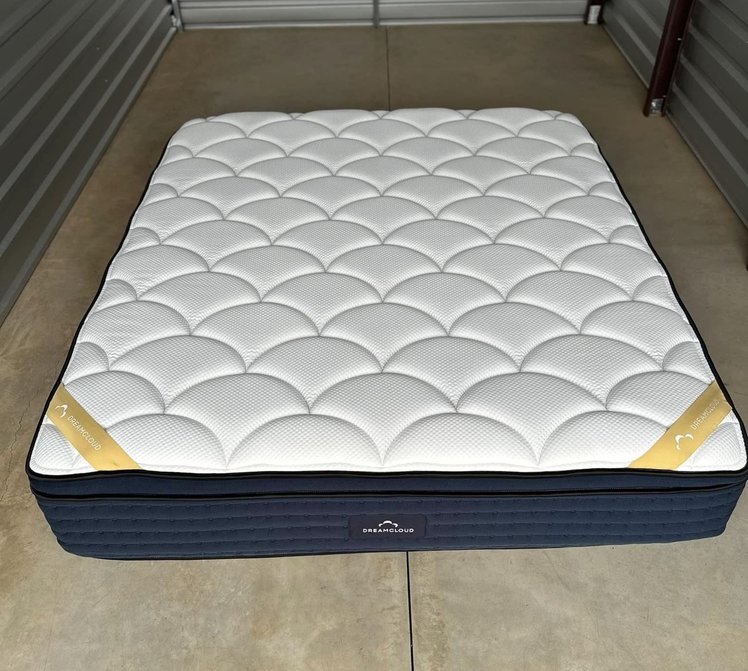 Dreamcloud Premier Rest Cal King Mattress for Sale in Bakersfield, CA