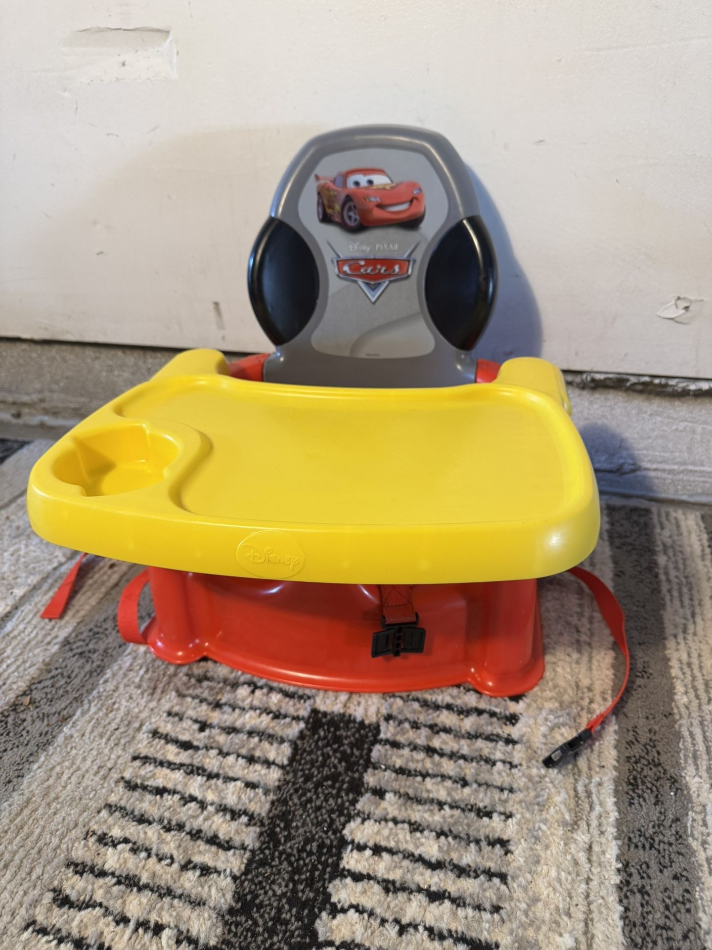 DISNEY CAR BOOSTER SEAT
