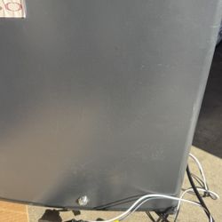 Mini car refrigerator with 12V and 110V input modes