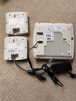 1 Ruckus R720 with power adapter and two R320 access points wireless router