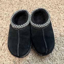 Kids size Black Uggs Size 8