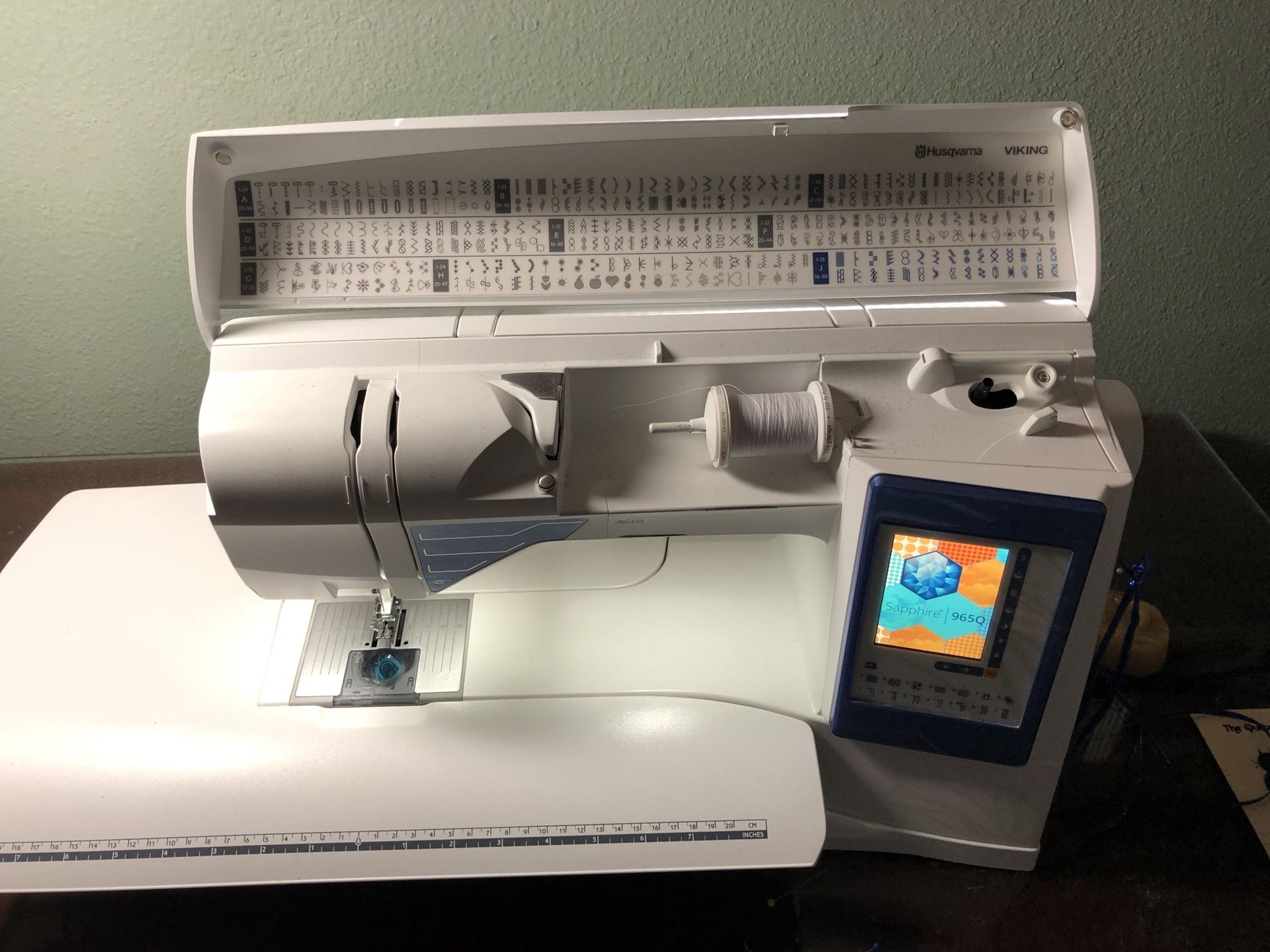 Husqvarna Viking Sewing Machine Sapphire 965Q