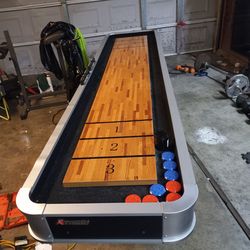 Shuffle board