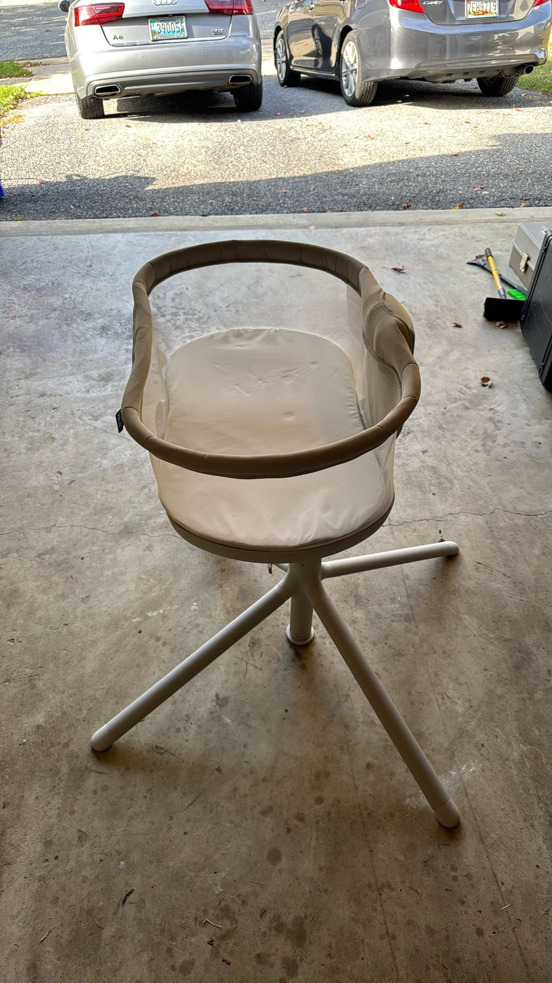 Halo Bassinet- Never used