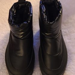 Winter bkack booties size 8