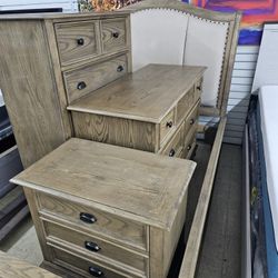 Nice Queen Bedroom Set 