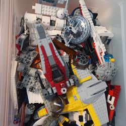 Lego Pieces- Mostly Star Wars Parts