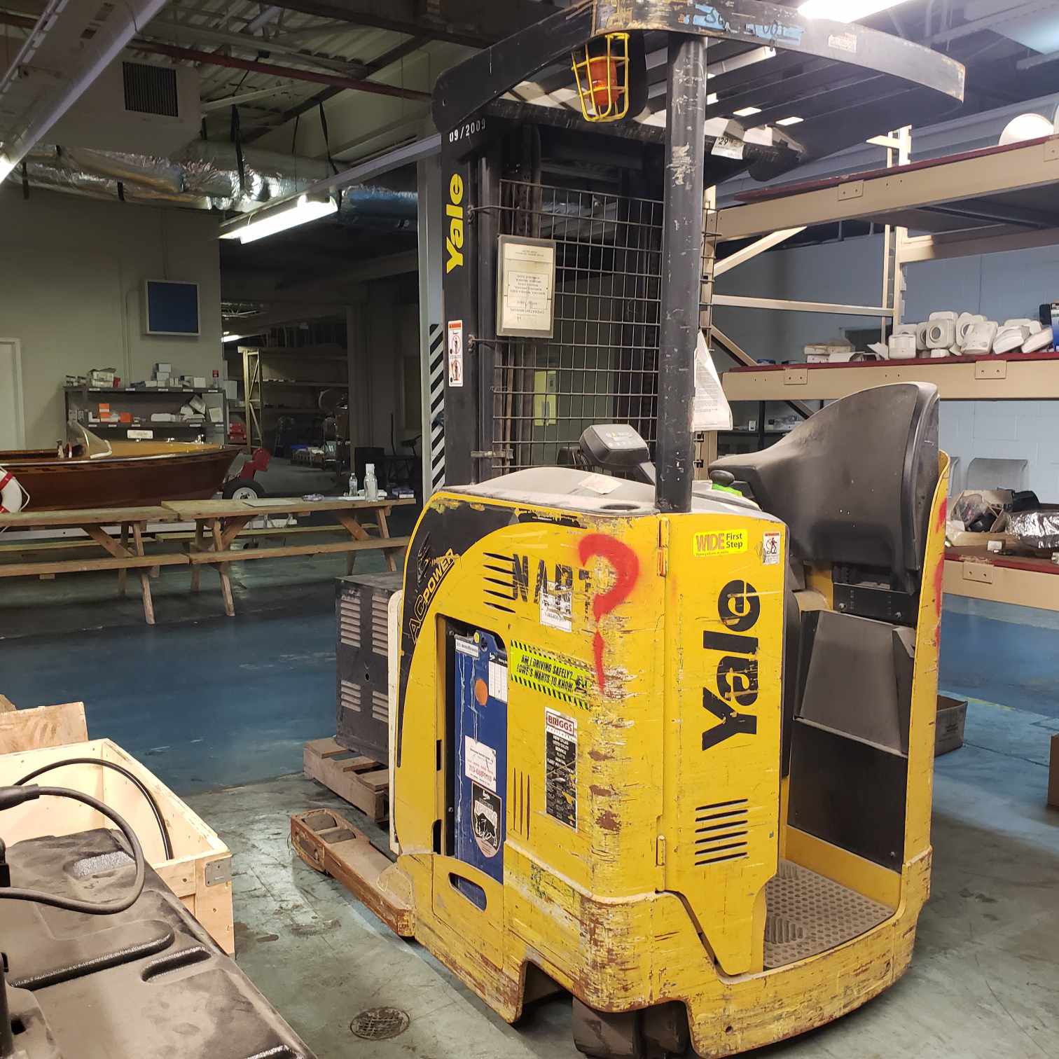 Yale NR040 Electric Reach Forklift 4K # 3S SS w/Charger $6,000 obo