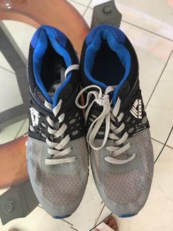 Men shoes Size 10 $ 5