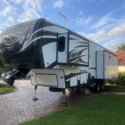 Heartland By Oakmont  34’ 5th Wheel