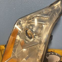 2011 Cadillac SRX HEADLIGHT 