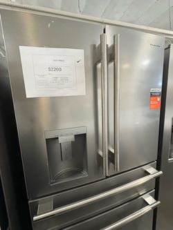 Stainless Steel Top-Freezer Refrigerator