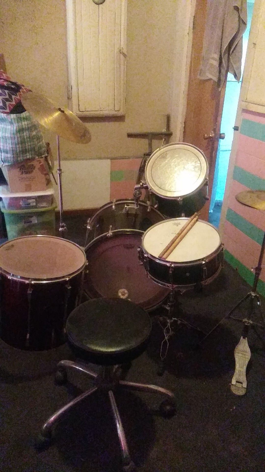 5 piece Pearl Drum set
