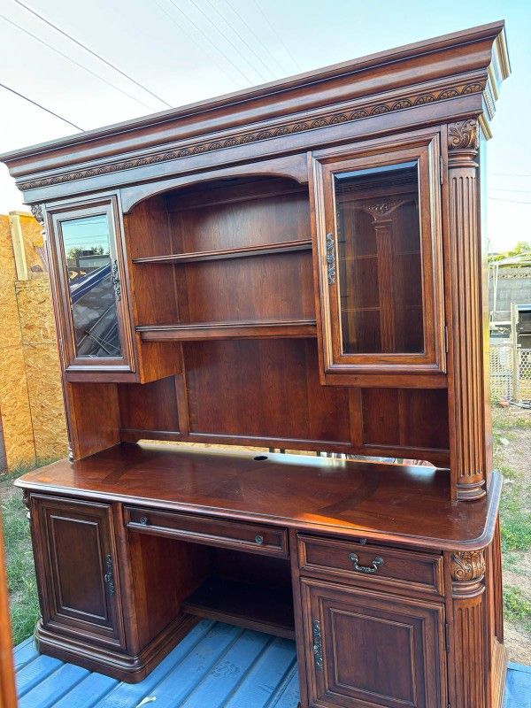 Villa Florence Computer Desk With Hutch