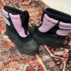 Itasca Snow Boots - womens or girls size 5