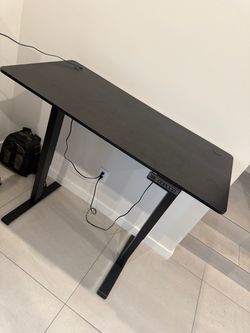 Adjustable electric Stand Up desk
