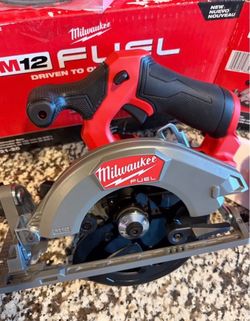 M12 FUEL 12V Lithium-Ion Brushless 5-3/8 in. Cordless Circular Saw