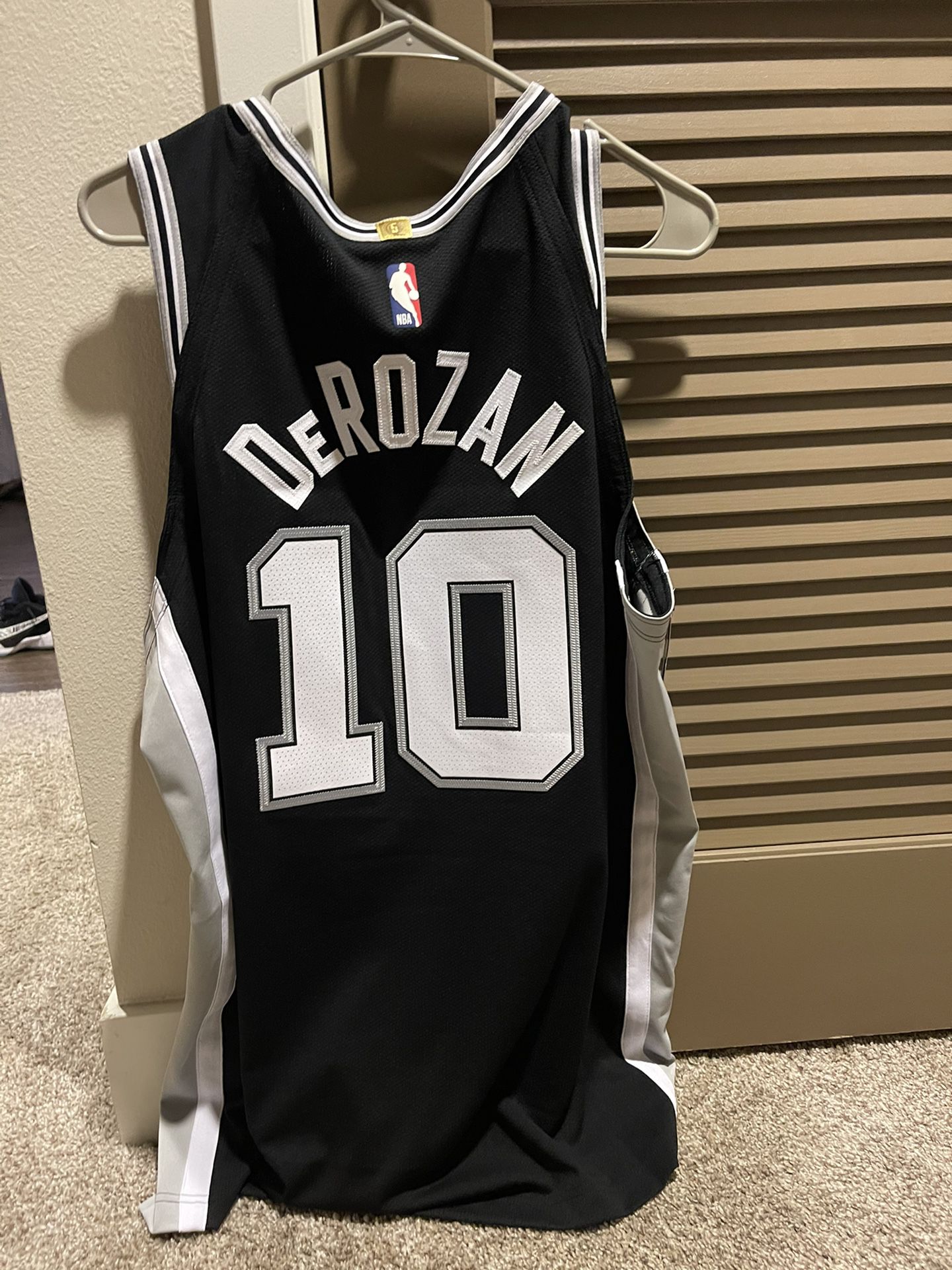 New!! Chicago Bulls City Edition Demar Derozan Youth Large Jersey for Sale  in Geneva, IL - OfferUp