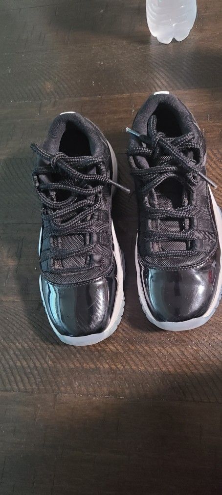 Jordan 11's Low