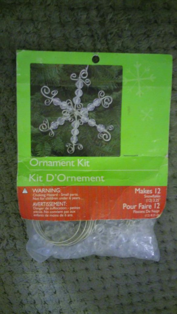 Toner Brand Ornament Kit makes 12 Snowflakes 3.25" each