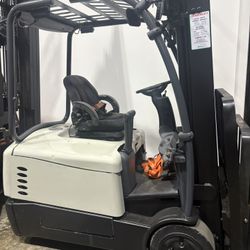 Crown Electric Forklift 2018