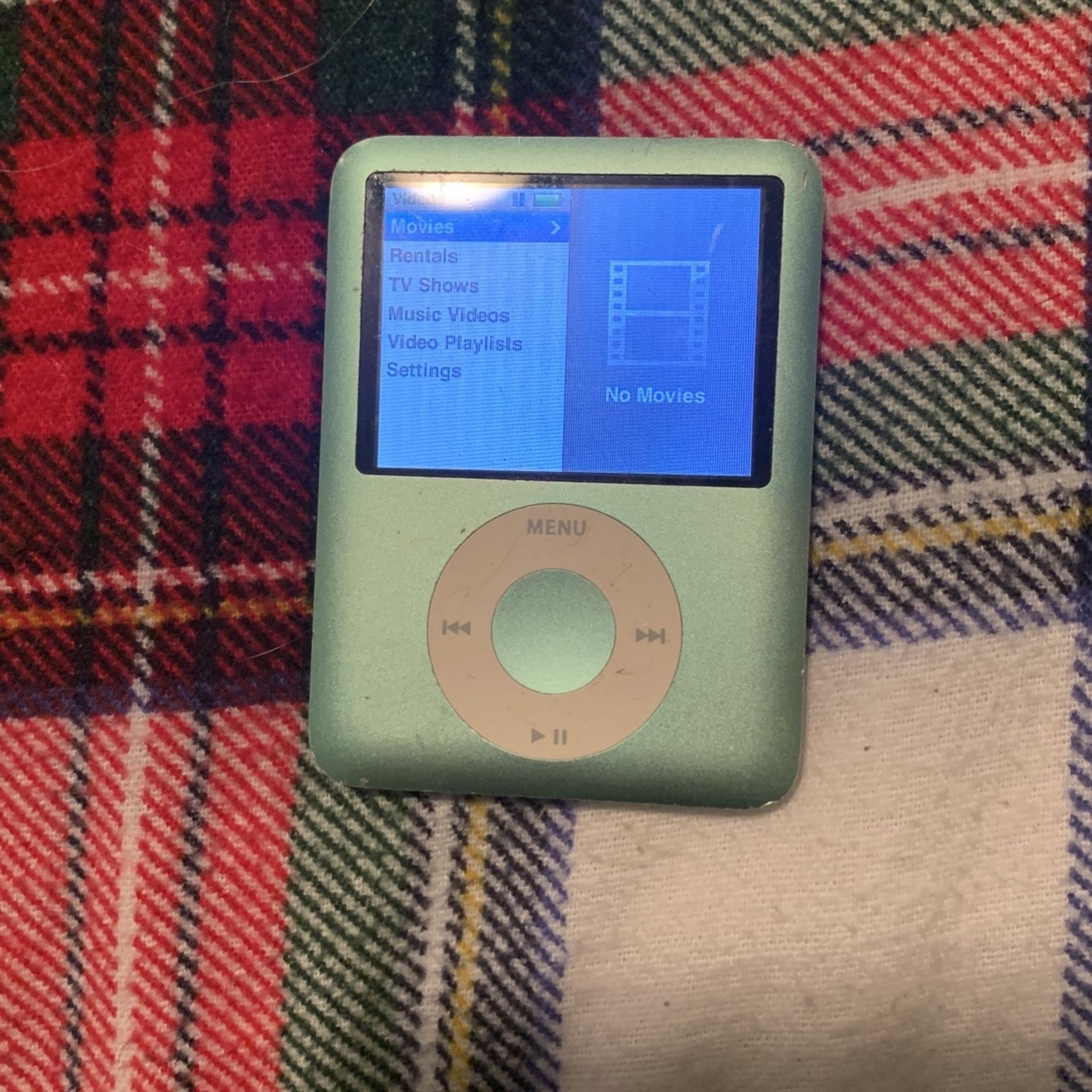 ipod works and includes charger