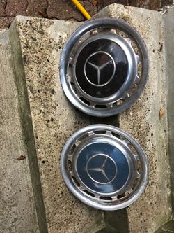 Mercedes hubcaps