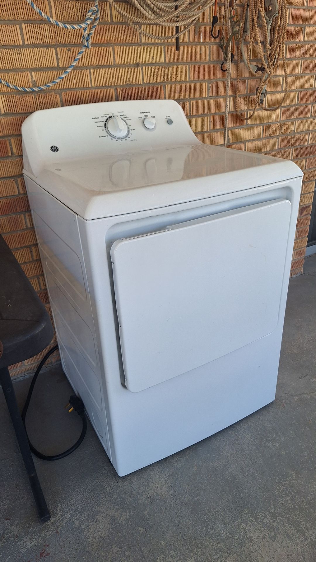 G.E. ELECTRIC DRYER. 2 YEARS OLD. GREAT CONDITIONS!