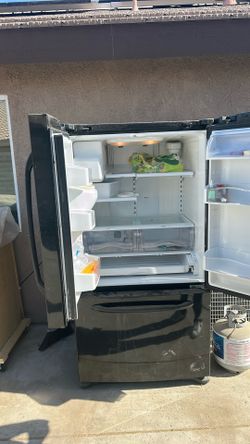 Refrigerator Clean Black