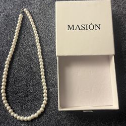 Masión Pearl Necklace - Like New Condition
