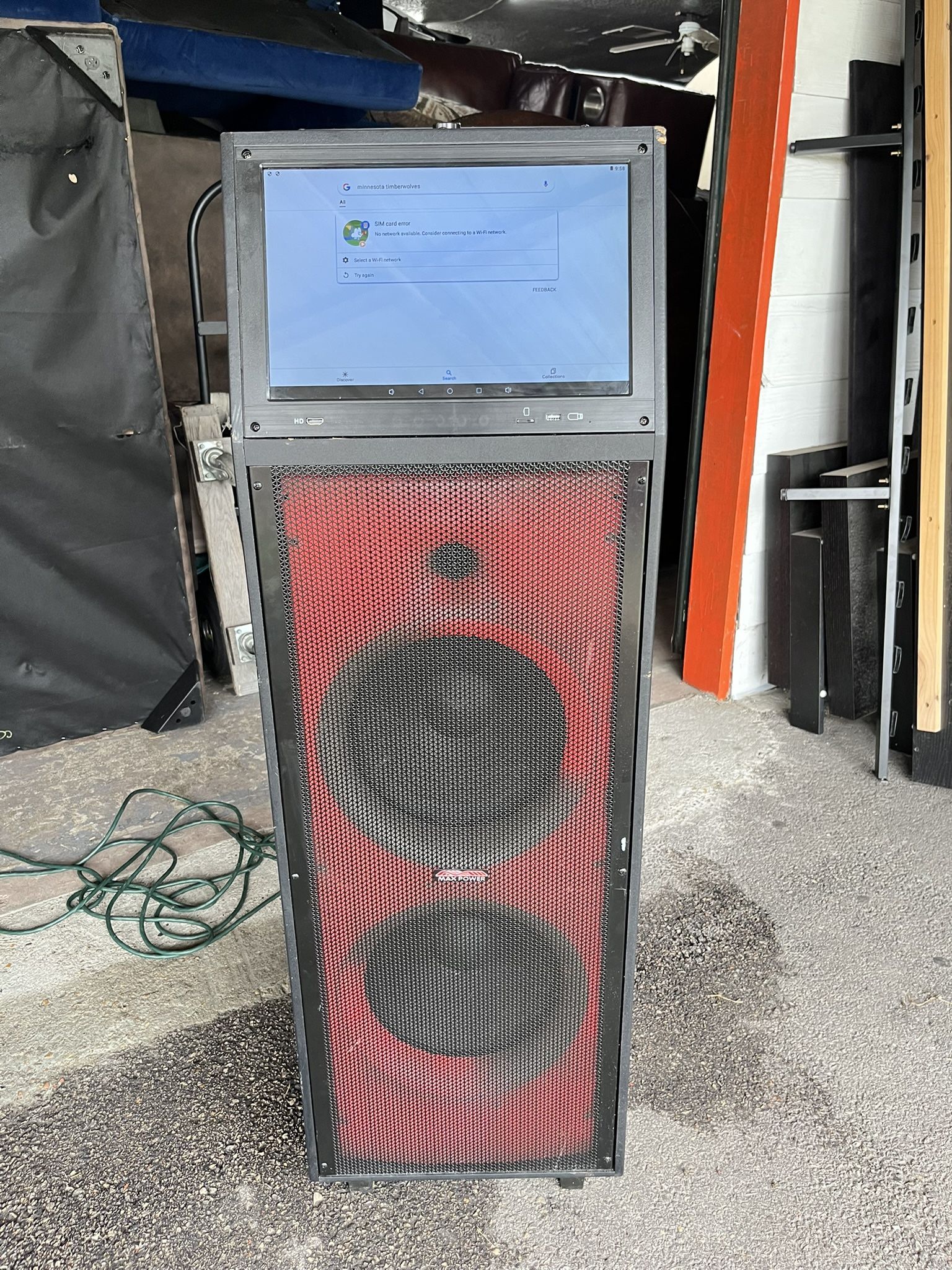 Bluetooth speaker with screen