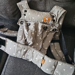 Gently use baby carrier