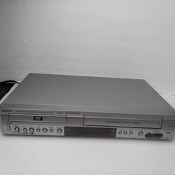 SANYO VCR/DVD COMBO. TESTED. NO REMOTE CONTROL. 