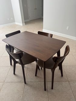 Coaster Dining Table Set with 4 Chairs