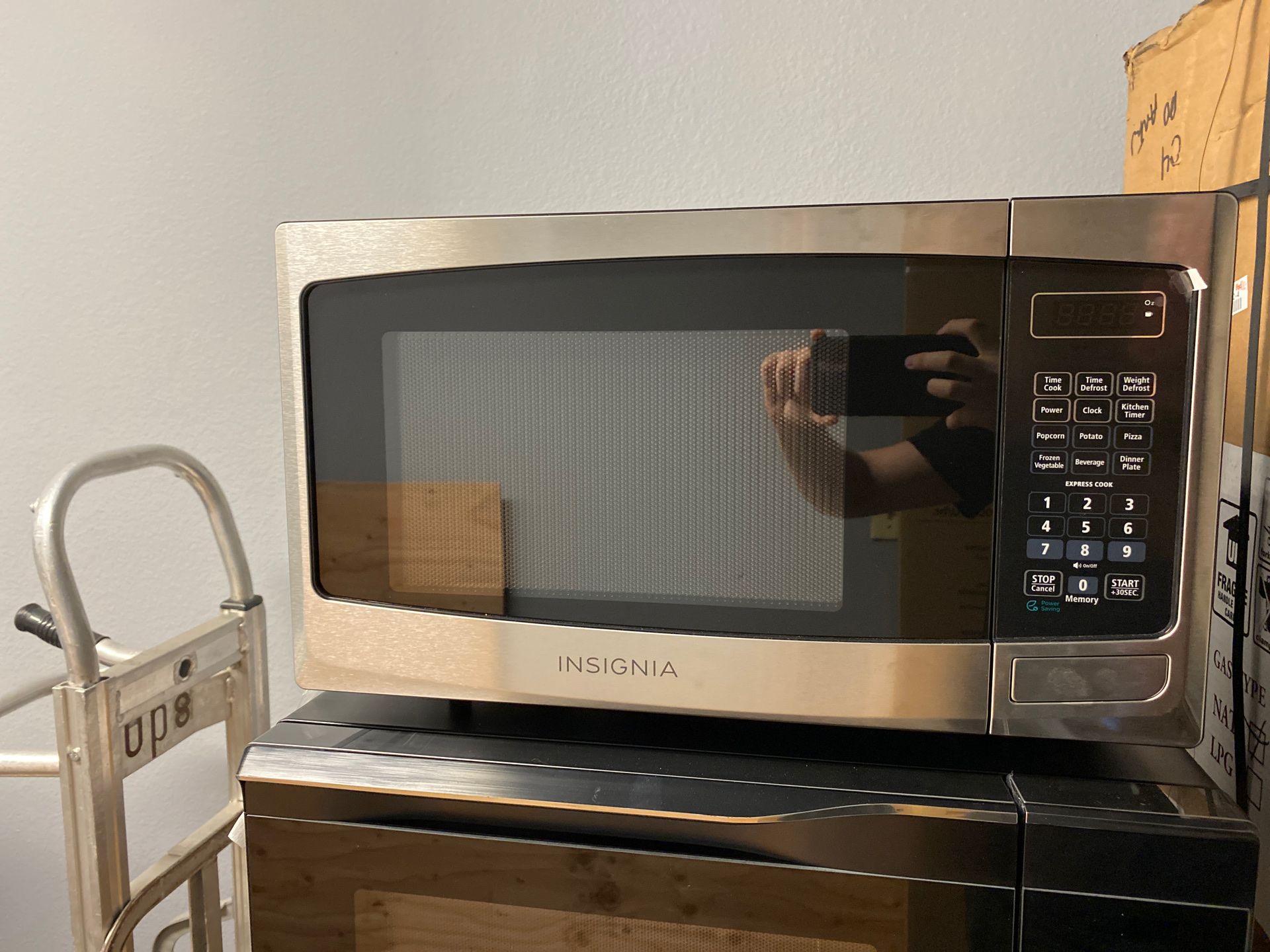 Microwave Oven Insignia NSMW09SS8 for Sale in Los Angeles, CA OfferUp