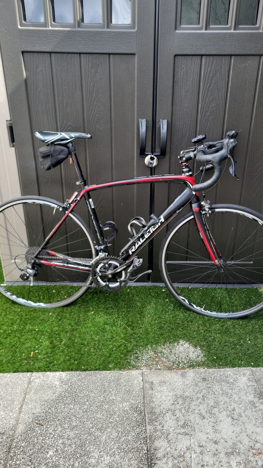 Raleigh Revenio 2.0 Road Bike