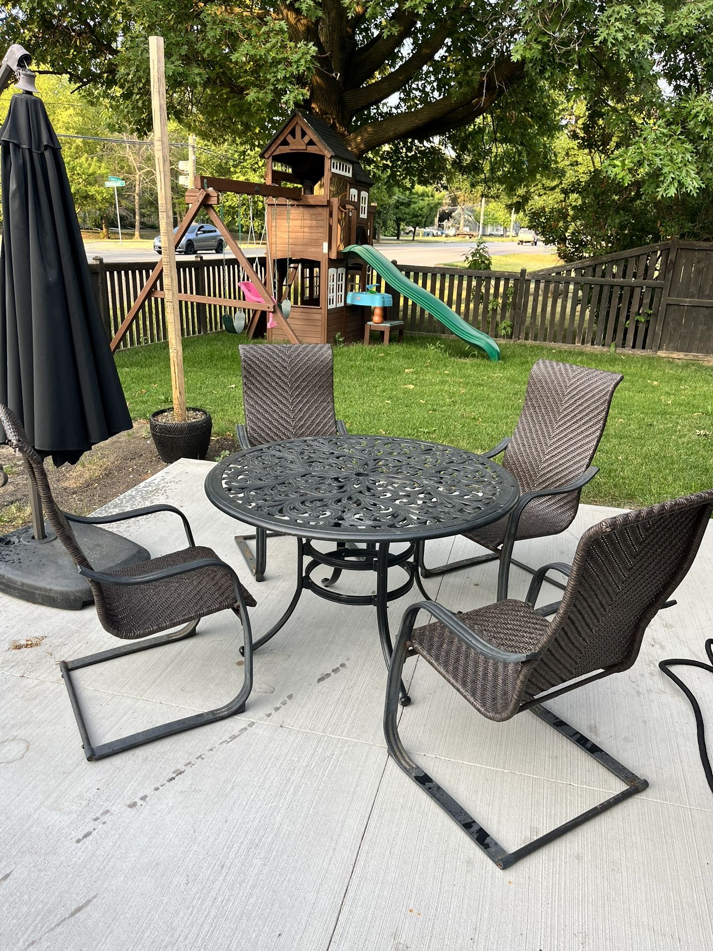 Table And 4 Chairs Patio Set for Sale in Aurora, IL - OfferUp