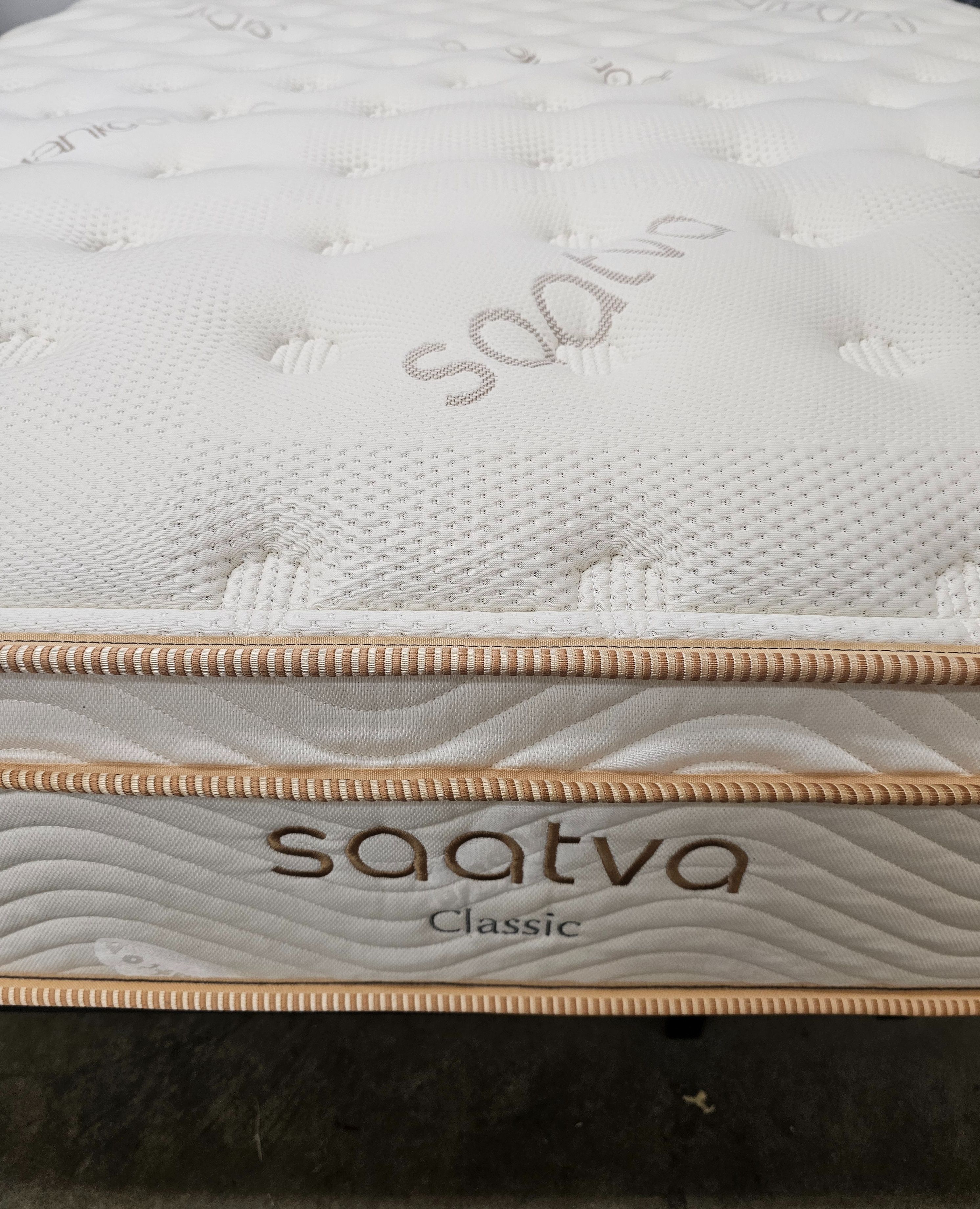 LIKE NEW! Saatva Classic Luxury-Firm Queen Mattress - Delivery Available
