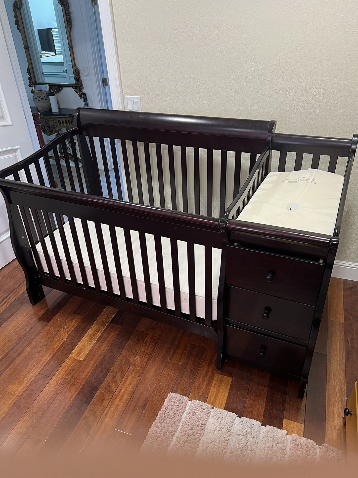 Convertible Crib and Changing Table Combo & Beautyrest mattress - $150