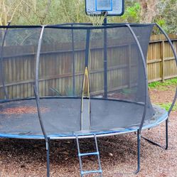 Large Trampolin