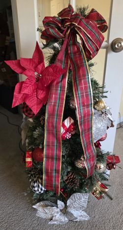 3.5 ft Christmas Tree With Ornaments