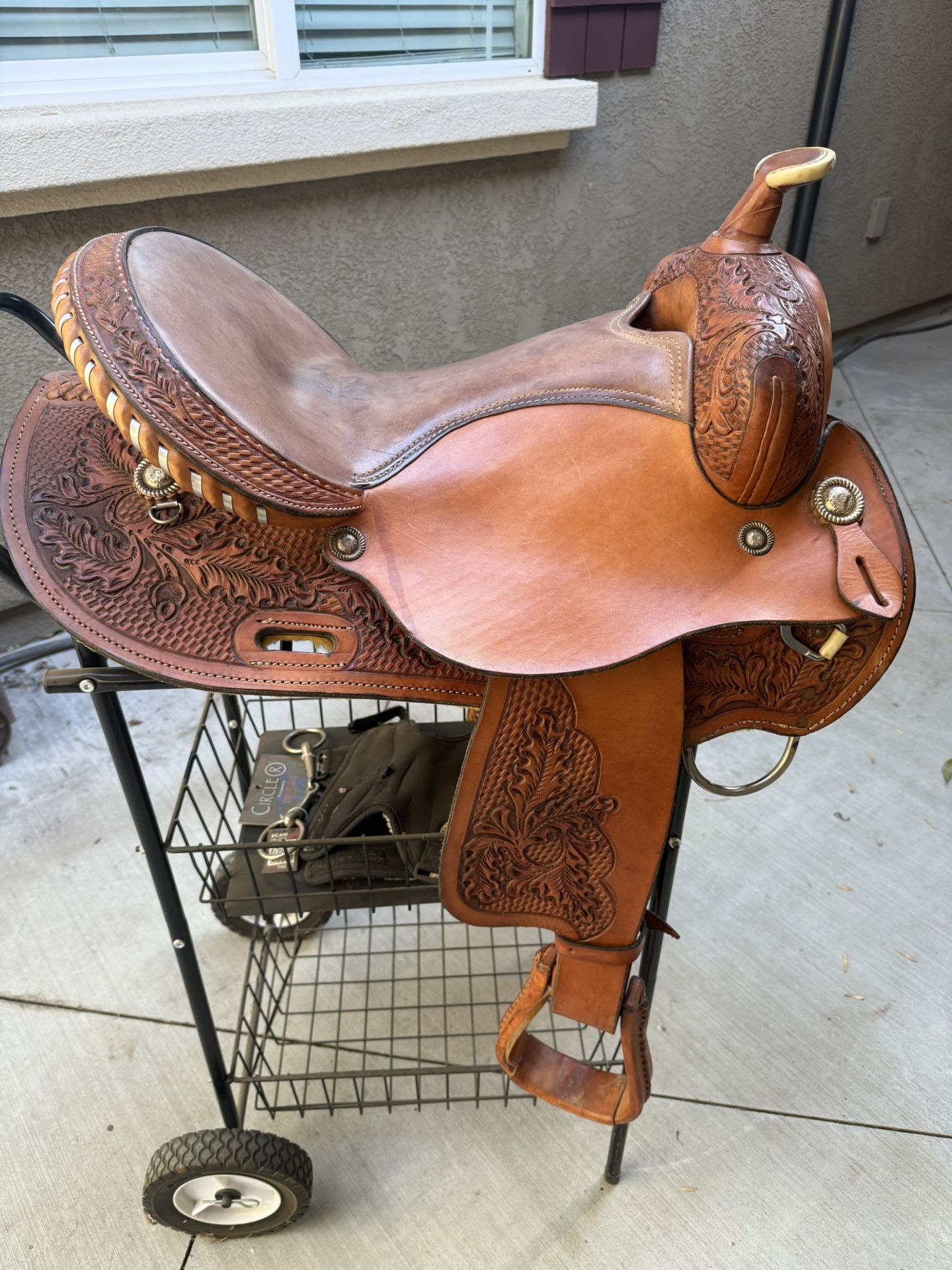 Saddle