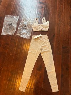 Alo Yoga Sports Bra and Leggings Set