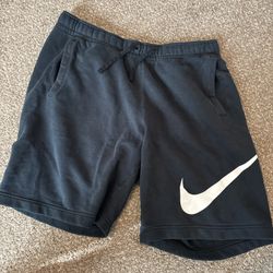 Nike shorts size M