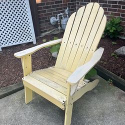 Yellow Wood Relaxing Lawn Chair